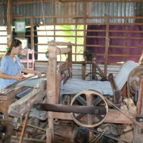 Làng Nhề Dệt Khăn Choàng Hồng Ngự
